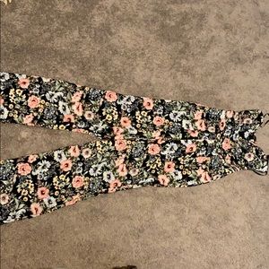 Floral print jumpsuit (M)